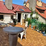 Large-elegant-central-terrace * Prága