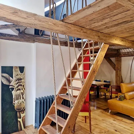 Large-elegant-central-terrace * Prag