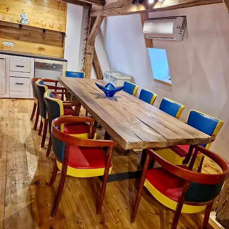 Large-elegant-central-terrace