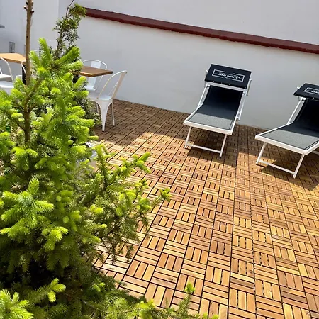 Large-elegant-central-terrace 布拉格