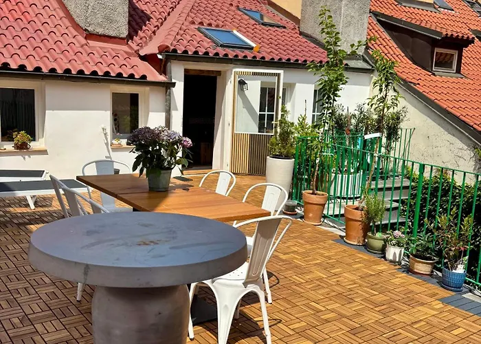 Large-elegant-central-terrace * 布拉格